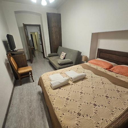 Cozy Apartment In Old Тбилиси Экстерьер фото